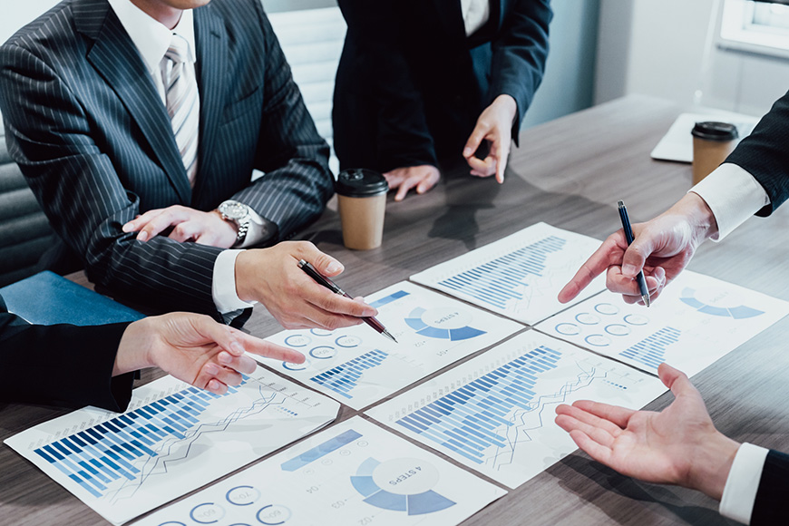 施策を考える人々