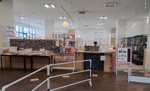 印西市のビッグホップ内にる「保護犬カフェビッグホップ印西店」の店舗入り口画像です。