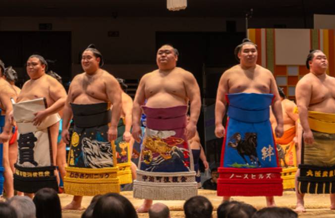 1月の中日に開催された、社会福祉大相撲での関取が横並びで並んでいる画像です。
