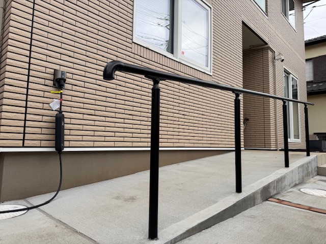 写真⑤スロープアルミ製手摺り