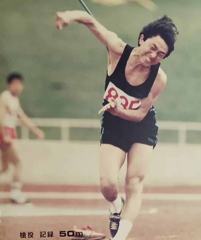 稲毛区千葉県総合スポーツセンターで開催された陸上競技槍投げ、石原選手記録50ｍの投てき画像です。