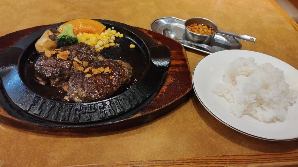 牛肉100パーセントお店のイチオシ爆弾ハンバーグキング250グラムの商品画像です。