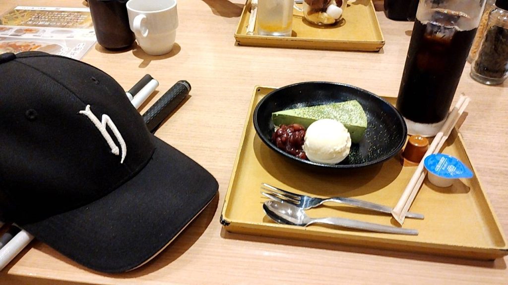 四六時中のヒンヤリ抹茶ケーキバニラアイス添え＆アイスコーヒーのセットの画像です。