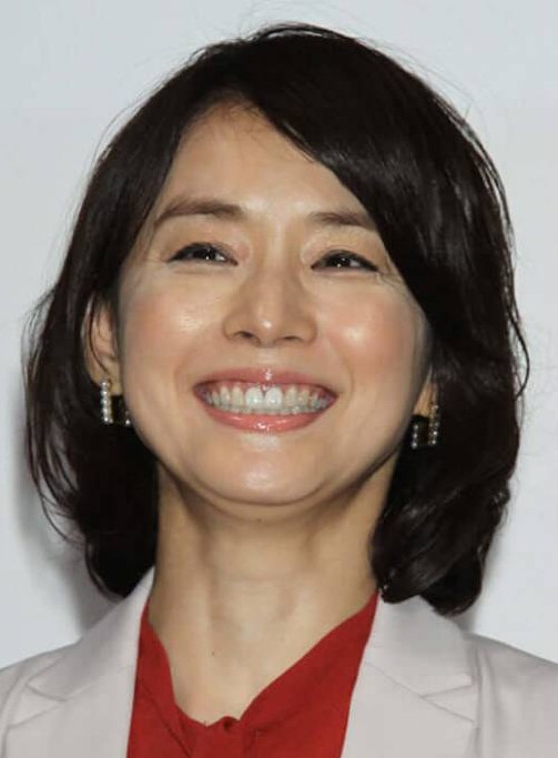 女優、歌手、エッセイストの石田ゆり子さんの画像です。
