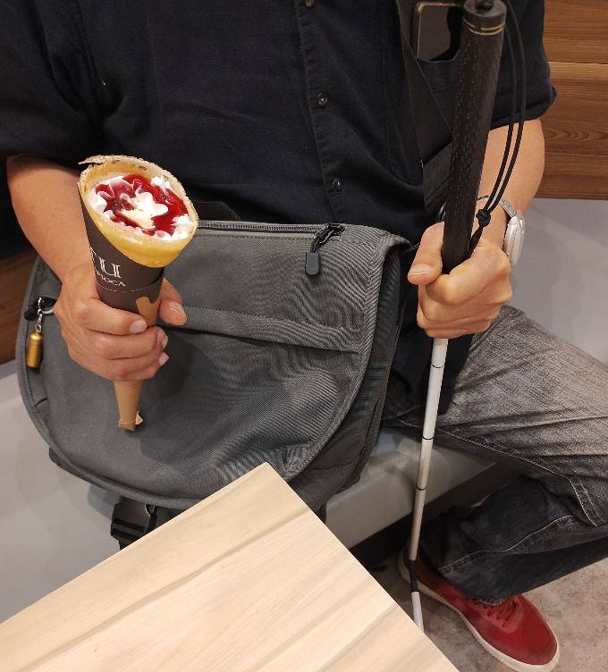 柏の葉ららぽーとクレープ専門店で注文した「ブルーベリーチーズケーキ」の商品画像です。